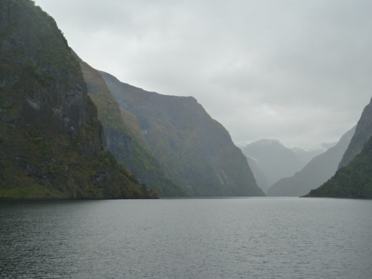 Powering along the Aurlandsfjord