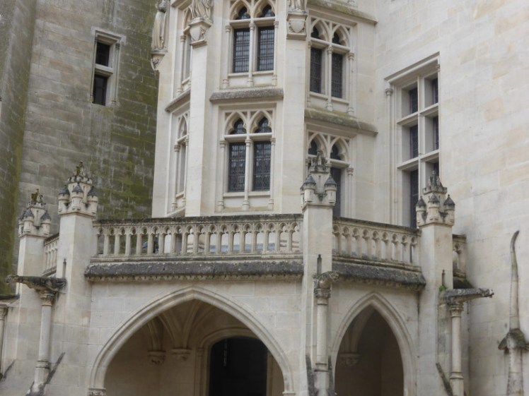 Pillars topped with miniature castles