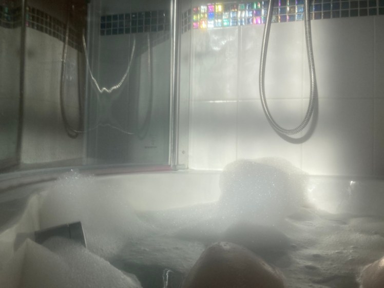 Polar bear-scented bath with lots of bubbles