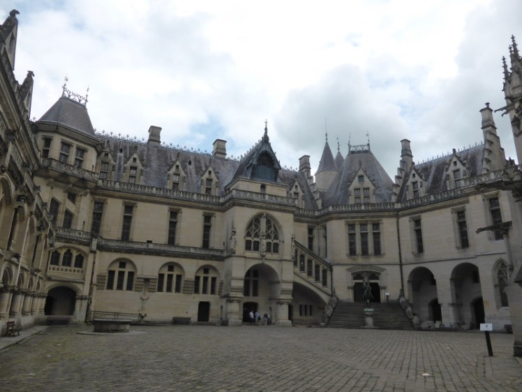 Pierrefonds courtyard