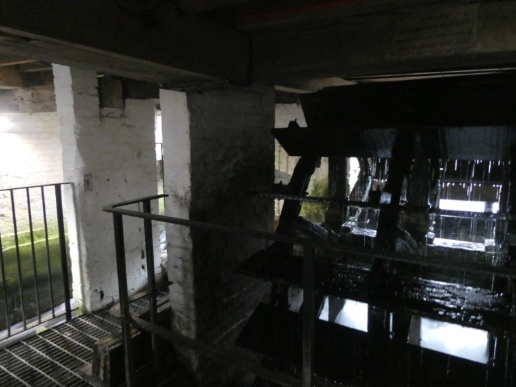 Winchester City Mall waterwheel