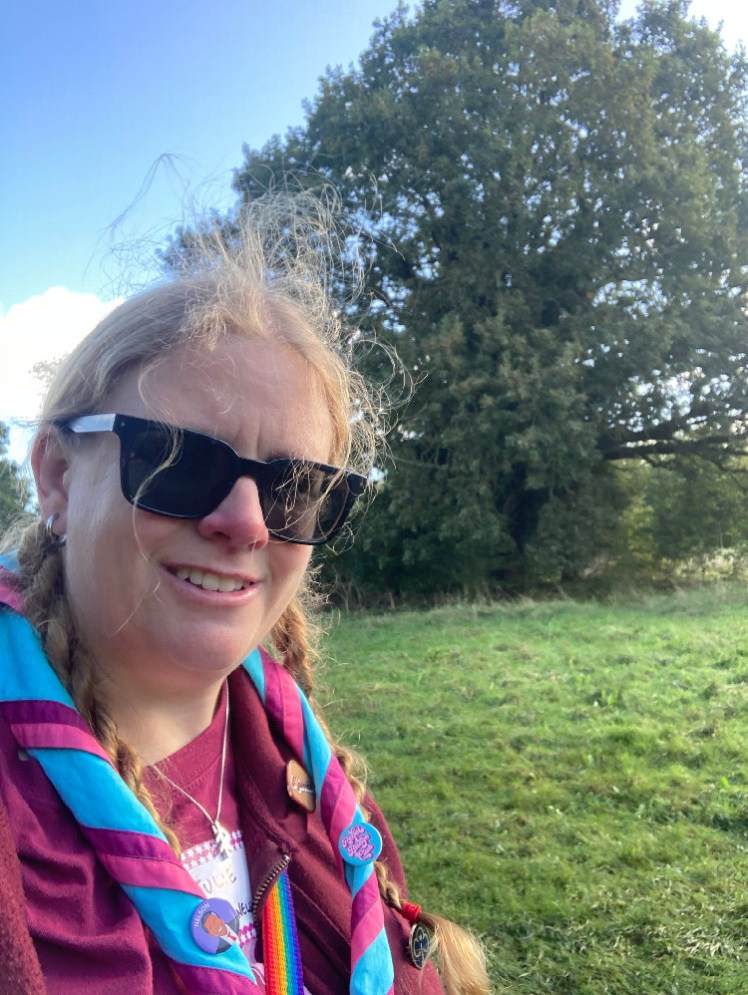 Me, in the maroon t-shirt and blue/maroon/pink striped neckerchief of the Rebel Badge Club, searching for ducks in a park in Reading on a sunny Saturday morning.