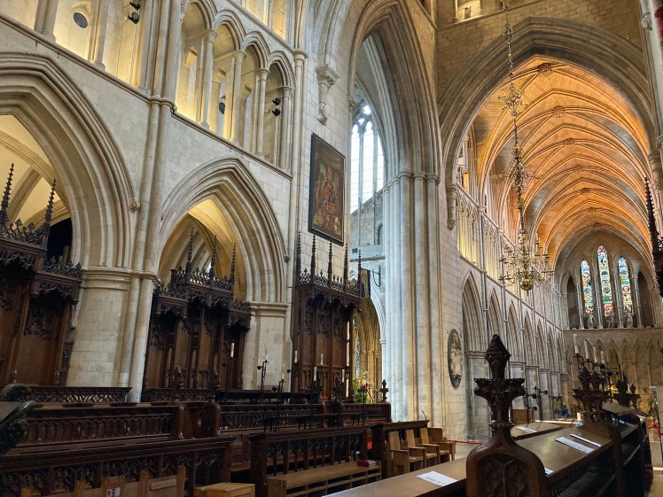 The Gothic nave of Southwark Cathedral as seen from the quire, which is also Gothic.