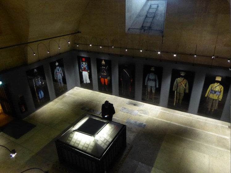 Military uniform exhibit, Arc de Triopmhe