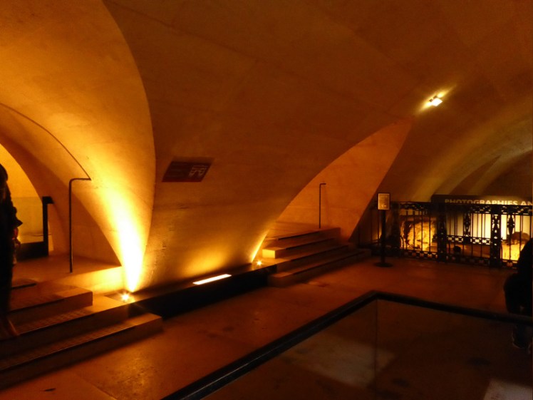 Mezzanine inside Arc de Triomphe