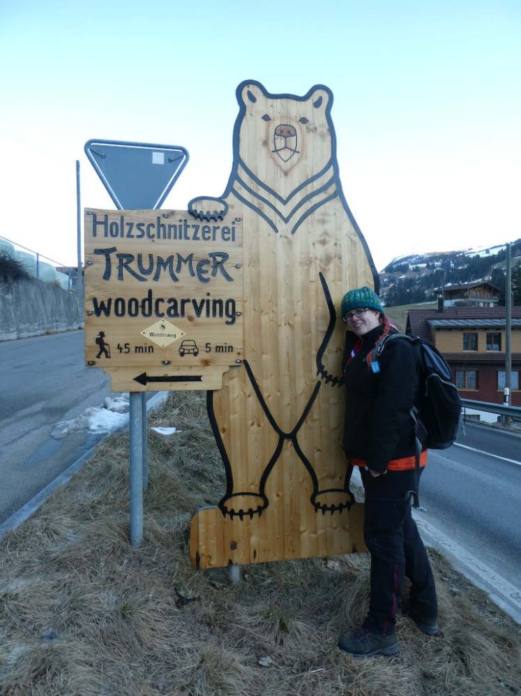 The bear sign on the way to Trummer woodcarving