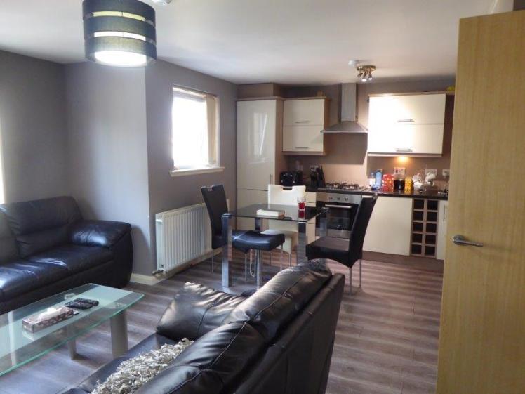 Glasgow apartment - living room & kitchen
