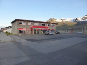 N1 roadhouse/supermarket in Reyðarfjörður. It's a grey rectangular building with red signage that you might not necessarily recognise either as a shop or as open if you were passing by.