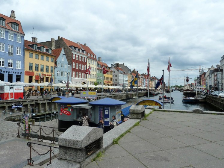 Nyhavn from the landwards end, as photographed by someone who hasn't realised this is an important place to get a good photo of.