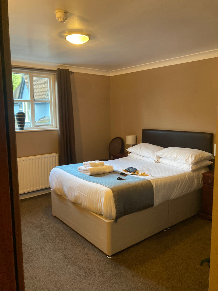 My room on Dartmoor. It's kind of brown and beige and a bit underlit but it's a pleasant enough room. Think Premier Inn but with a 70s aesthetic.