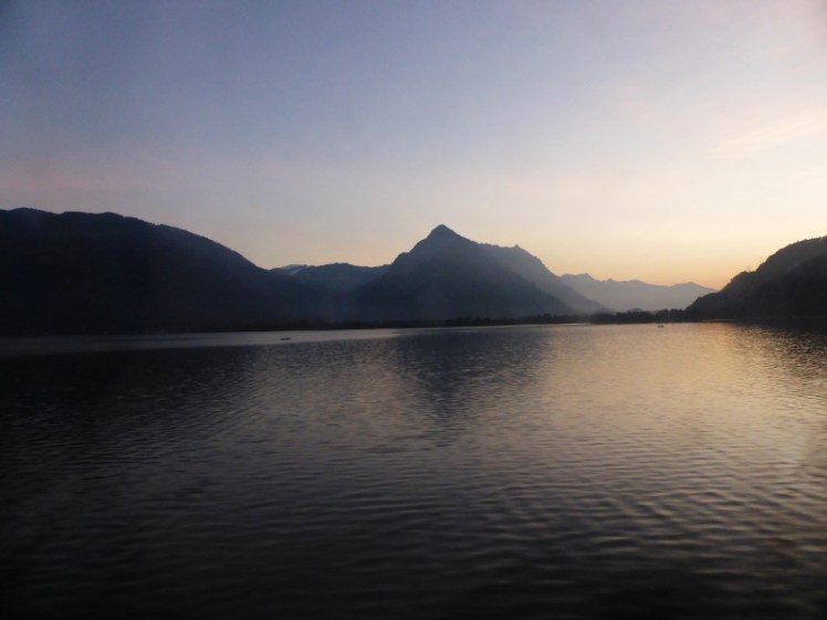 Lake Thun at sunrise