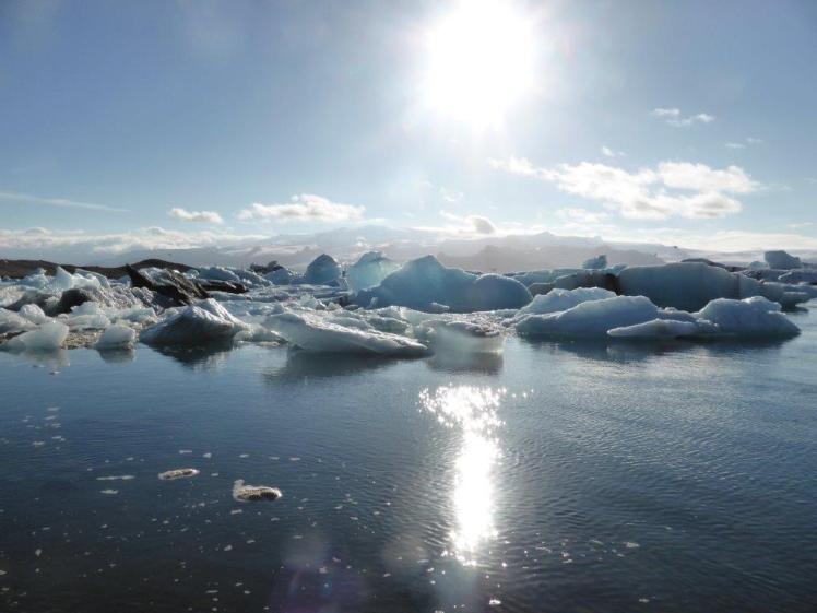 Jökulsárlón as the sun goes down