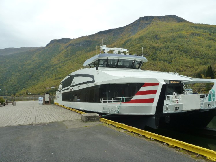 Hurtigbåt at the quay