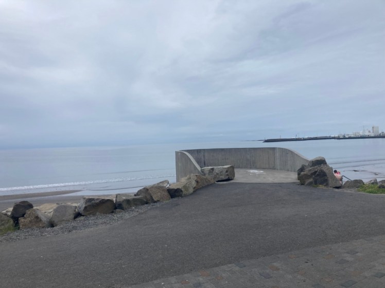 A concrete structure sticking out of the prom, overlooking the sea at Akranes. The whole scene is a bit grey, honestly.