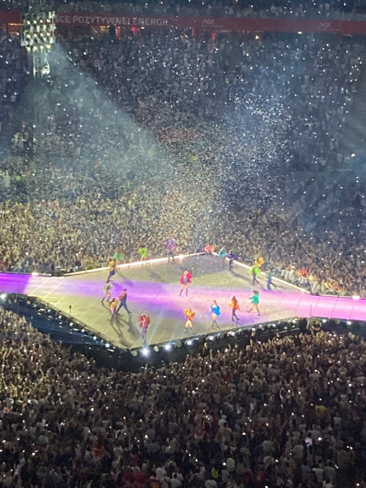 The diamond in the centre of the stage during Karma, at the end. All the dancers and Taylor are wearing a rainbow of tinsel jackets.