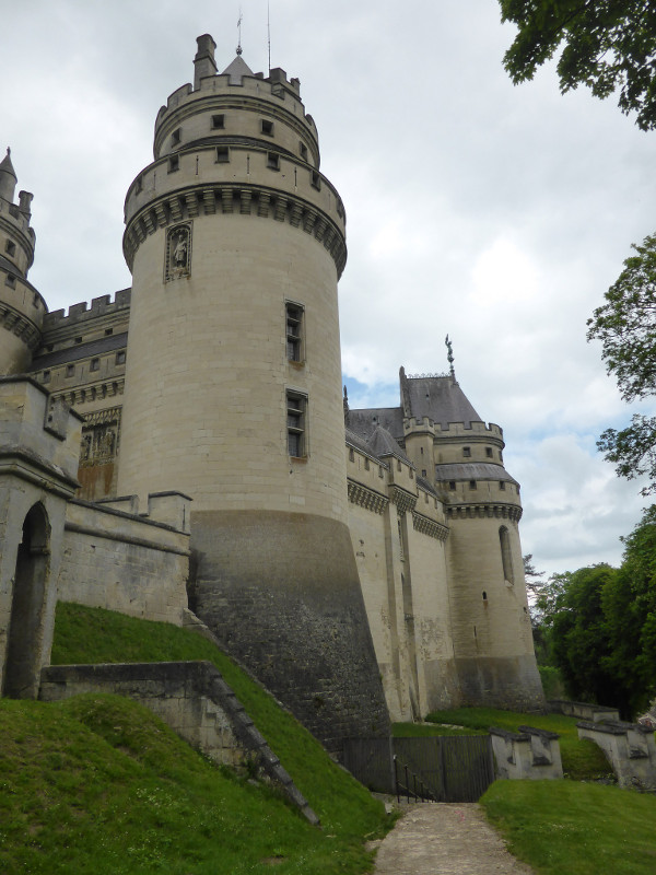 Pierrefonds from below