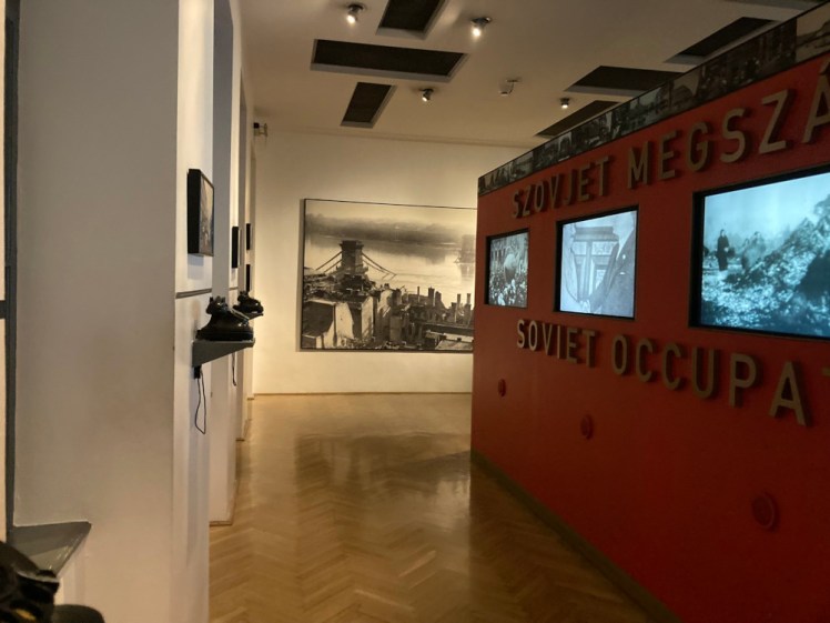 Dual occupation: the first room with a red monolith giving an overview of the Nazi occupation on my one side and the Soviet occupation on the other. Each side has TV screens in it.