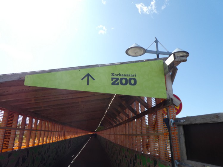 The temporary chipboard cover over the bridge to Korkeasaari, with a green front pointing towards the zoo.