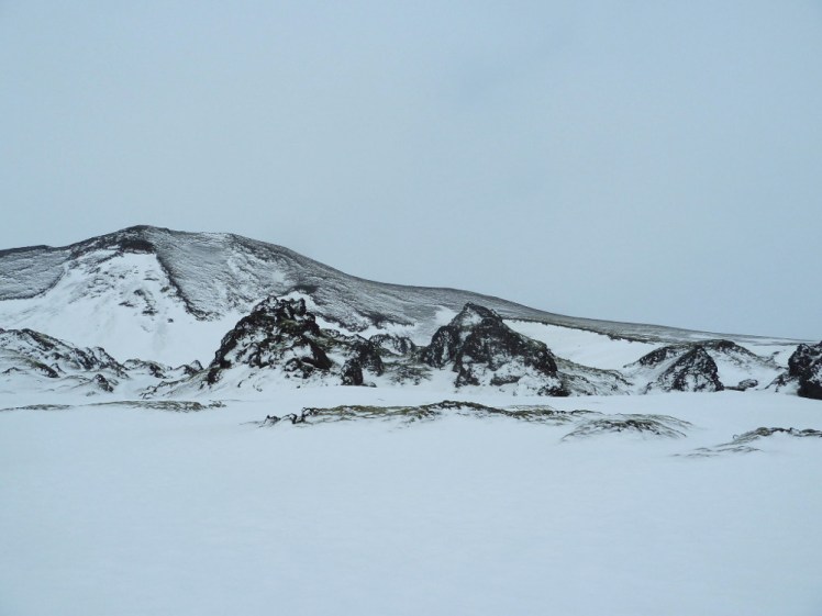 White sky and white snow are separated by an outcrop of black rock which has snow ranging from a light dusting to a heavy covering depending on the angle of the rock. It looks like a monochrome picture but in fact, it's merely that the scenery was literally monochrome.