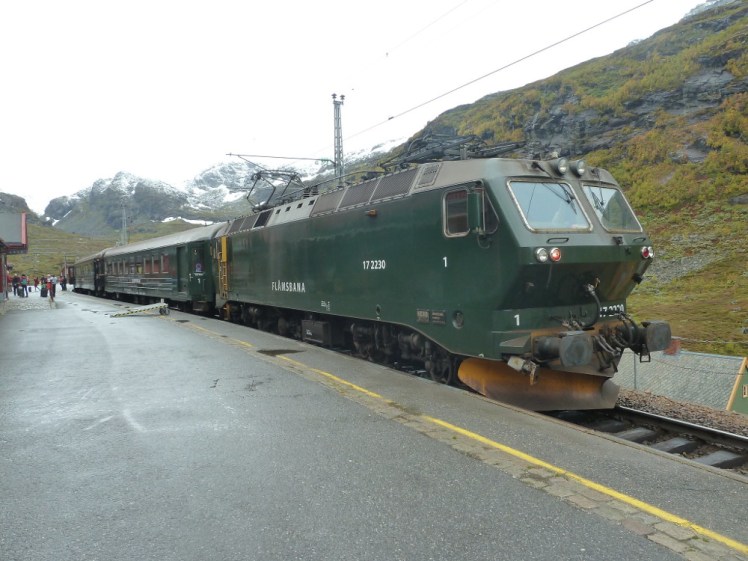 Flåmsbana electric locomotive arriving at Myrdal