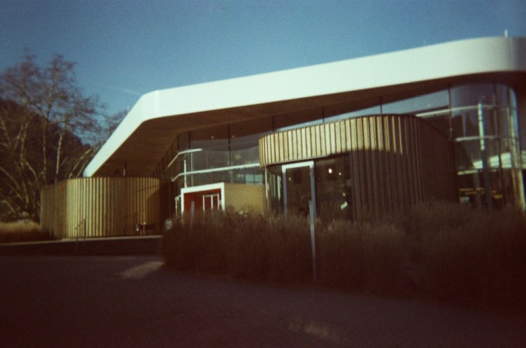 Emser Therme, a wood-clad building with various gentle curves and a slightly overhanging roof.