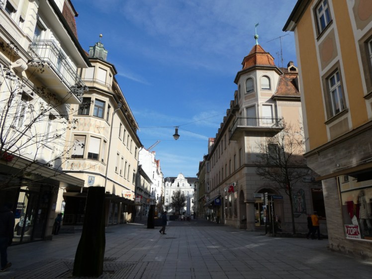 Bad Kissingen town, with modern-ish buildings that nonetheless have little turrets and decorations attached.