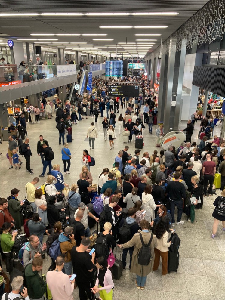 Queues and chaos at Krakow Airport. At this point I hadn't figured out that anything in particular was going on.