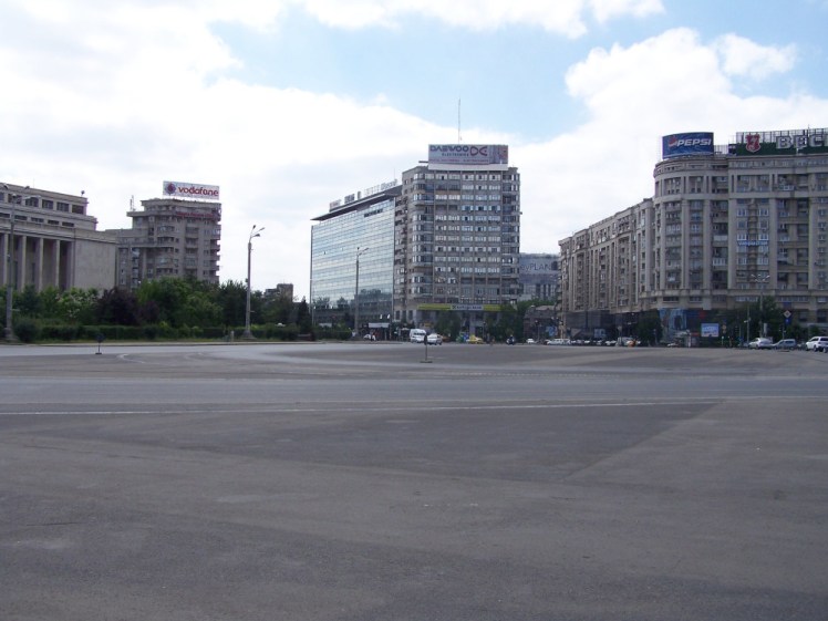 Piata Victoriei (in 2009 because I missed it in 2025), a huge empty square with more large concrete Brutalist buildings around the sides of it.