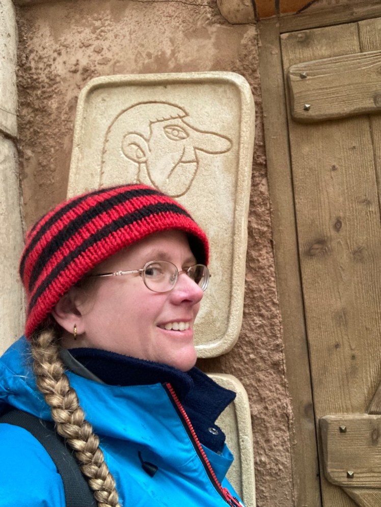 A selfie in profile with an Egyptian-style carved caricature.