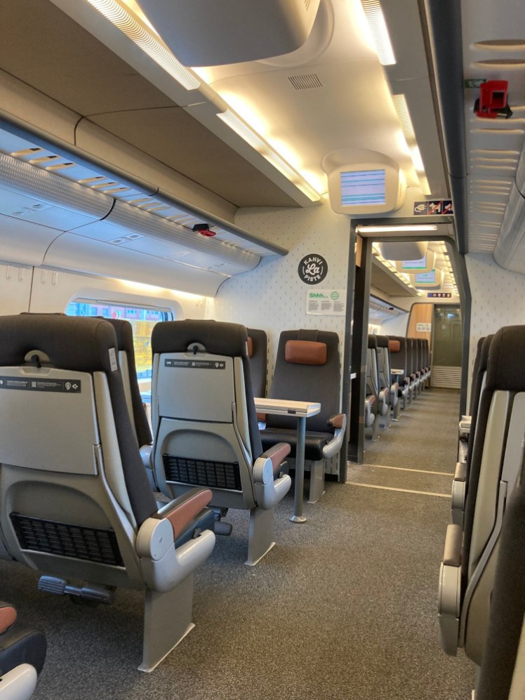 The Ekstra Calm compartment, with wider seats than usual, with brown headrests and absolutely no one in there.