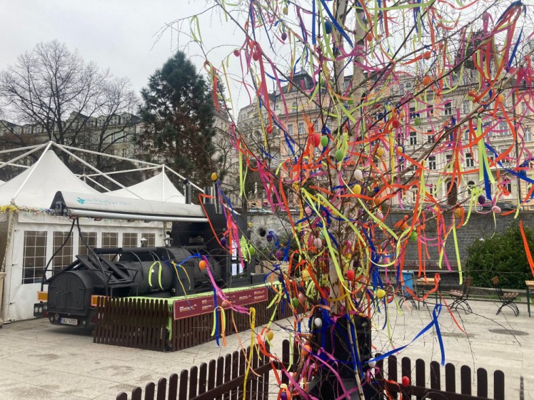 The Easter Fair outside the Hotel Thermal, starring a tree covered in colourful ribbons and a sort of boiler that resembles a steam locomotive to cook various street foods.