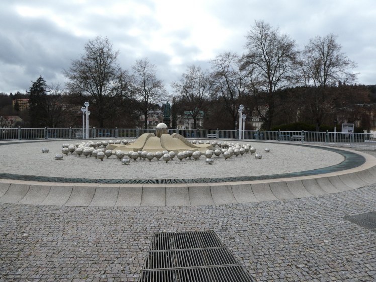 The Singing Fountain. Switched off, it's a concrete circle with something that looks like a yellow concrete cake mould in the middle and surrounded by shiny silver balls of various sizes.